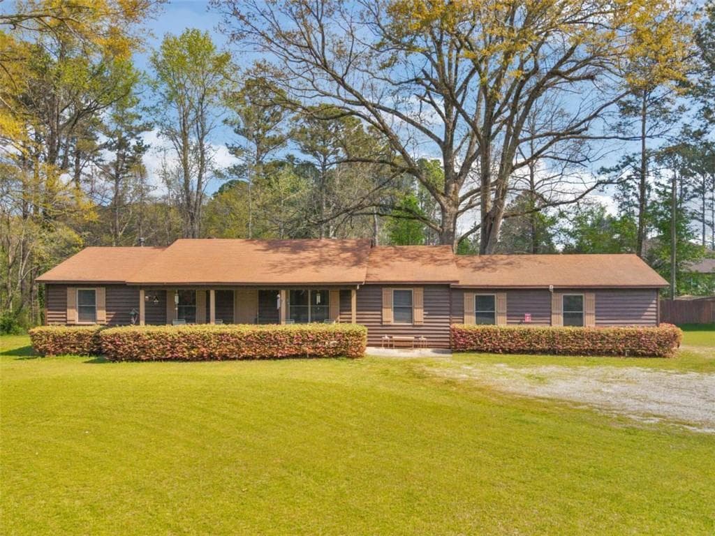 3 bedroom, 3 bathroom, 2,031 sq ft single family residence for sale at 2037 Hampton Locust Grove Road, Locust Grove, GA 30248