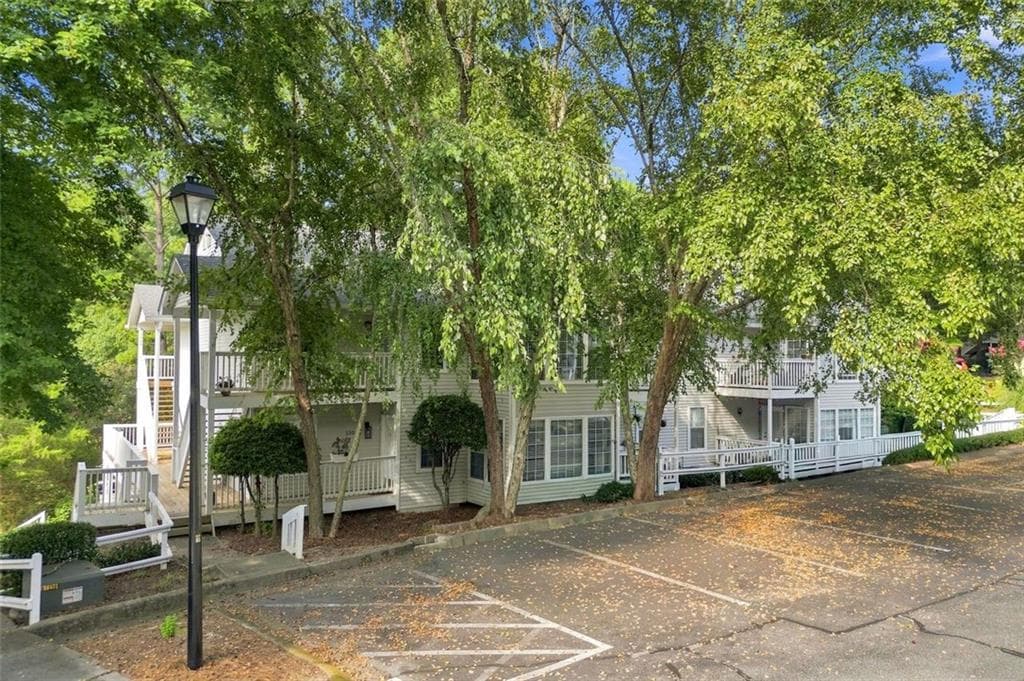 2 bedroom, 2 bathroom, 1,100 sq ft condominium for sale at 1301 Gettysburg Place, Sandy Springs, GA 30350