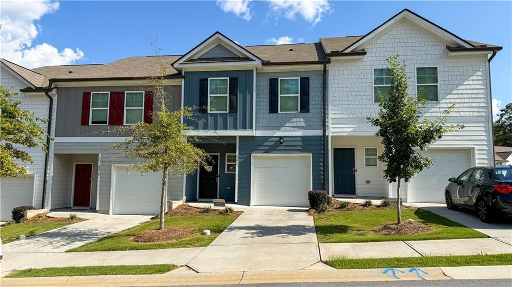 3 bedroom, 3 bathroom, 1,538 sq ft townhouse for sale at 3472 Lakeview Creek, Lithonia, GA 30038