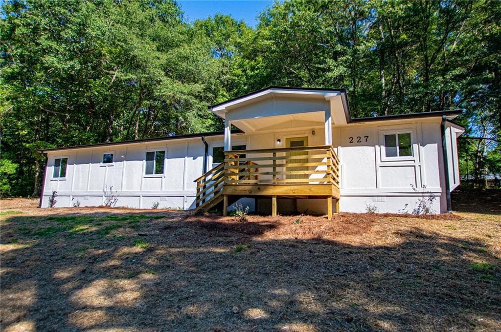 2 bedroom, 1 bathroom, 980 sq ft single family residence sold at 227 Garden Lake Drive, Carrollton, GA 30116