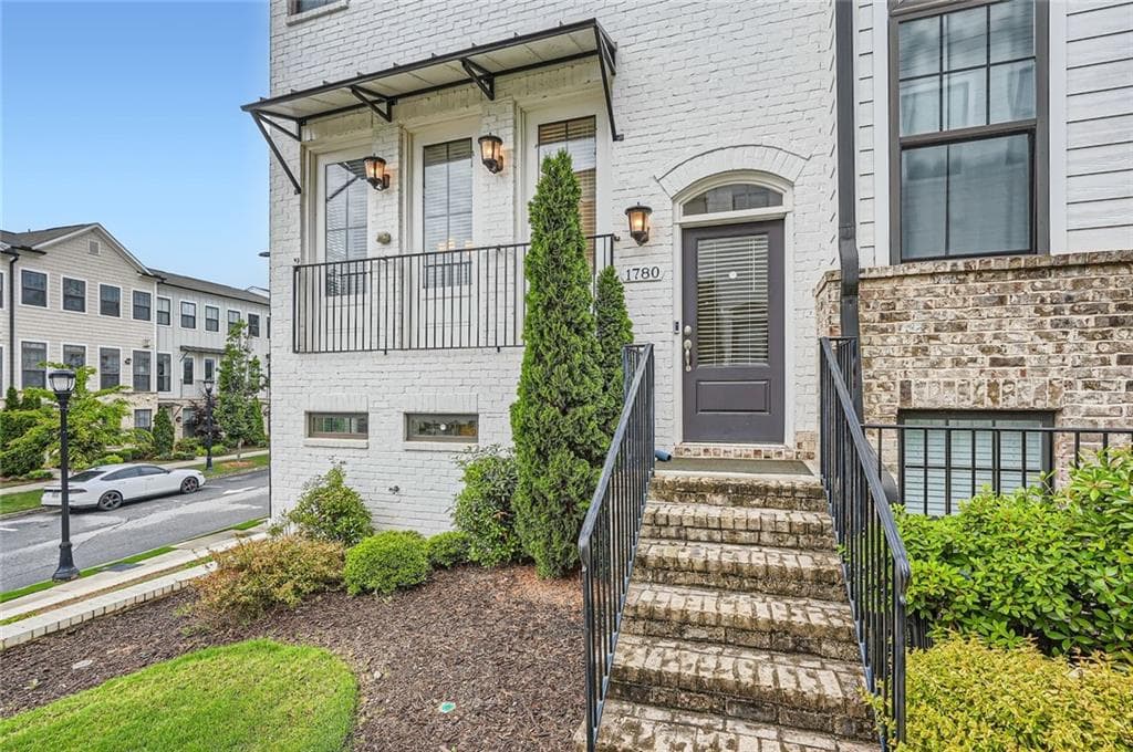 3 bedroom, 4 bathroom, 1,600 sq ft townhouse for sale at 1780 Morningtide Lane, Atlanta, GA 30324