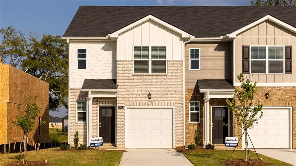 3 bedroom, 3 bathroom, 1,425 sq ft townhouse for sale at 214 Kenmore Circle, Perry, GA 31069