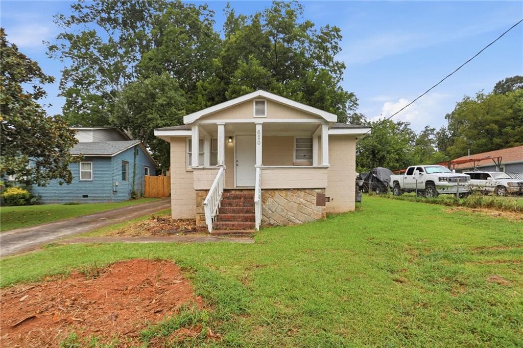 2 bedroom, 1 bathroom, 876 sq ft single family residence for sale at 620 Gibbons Drive, Scottdale, GA 30079