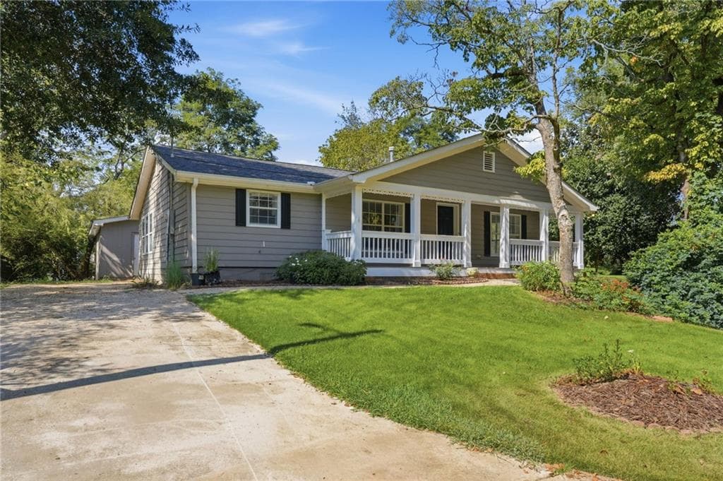 3 bedroom, 2 bathroom, 1,321 sq ft single family residence under contract at 140 N Alexander Street, Buford, GA 30518
