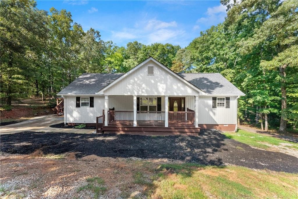 4 bedroom, 3 bathroom, 2,483 sq ft single family residence for sale at 3528 Looper Lake Road, Gainesville, GA 30506