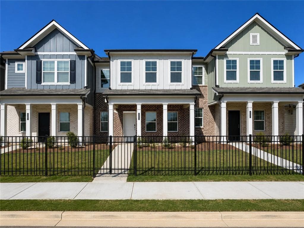3 bedroom, 3 bathroom, 2,004 sq ft townhouse under contract at 3285 Lake Carlton Road, Loganville, GA 30052