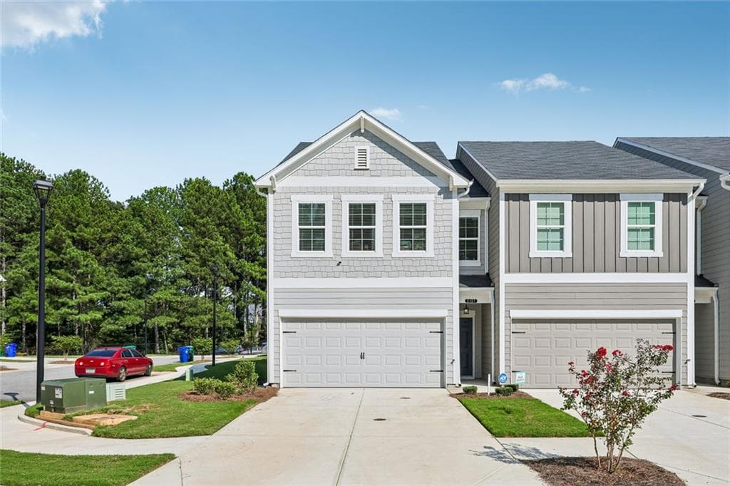 3 bedroom, 3 bathroom, 1,748 sq ft townhouse under contract at 5151 Longview Run Run, Decatur, GA 30035
