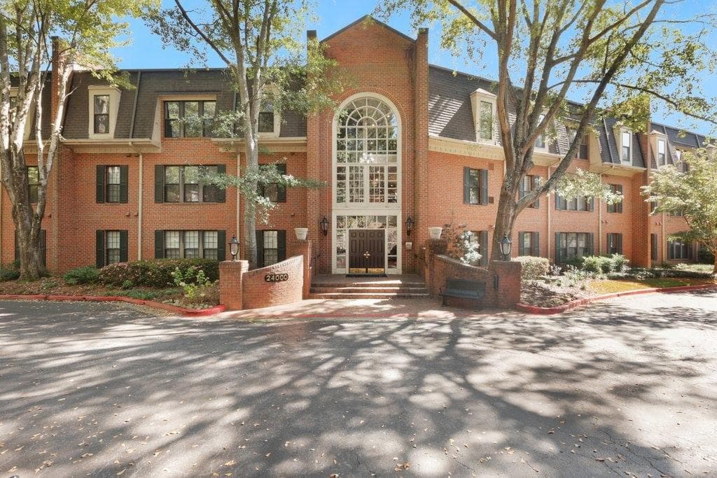 1 bedroom, 1 bathroom, 816 sq ft condominium for sale at 24212 Plantation Drive, Atlanta, GA 30324