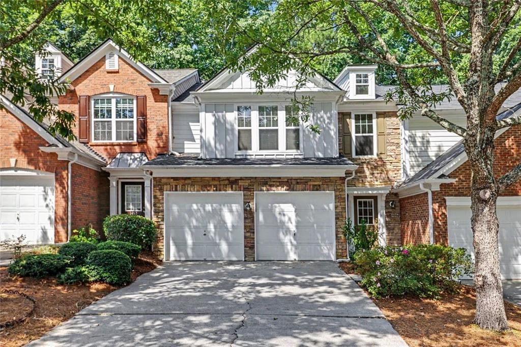3 bedroom, 3 bathroom, 1,740 sq ft townhouse for sale at 1490 Bellsmith Drive, Roswell, GA 30076