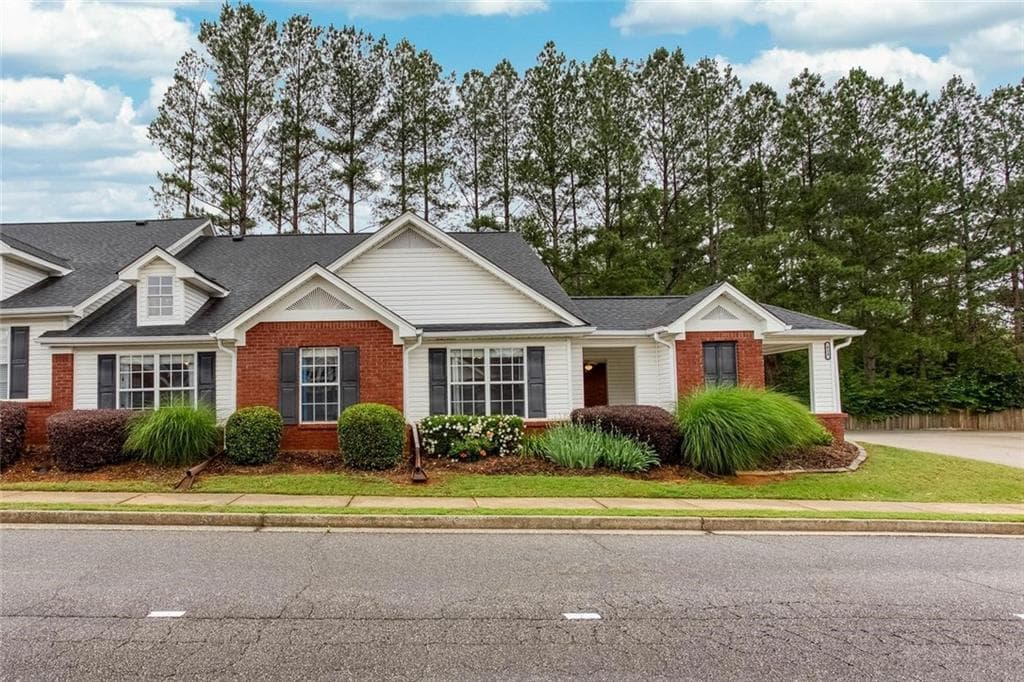 2 bedroom, 2 bathroom, 1,002 sq ft condominium for sale at 150 Old Mill Road 413, Cartersville, GA 30120