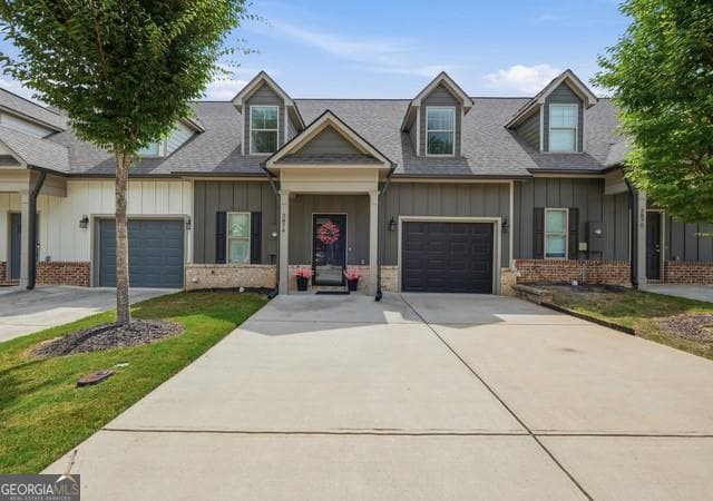 3 bedroom, 3 bathroom, 1,506 sq ft townhouse for sale at 3874 Valley View Ct, Gainesville, GA 30501