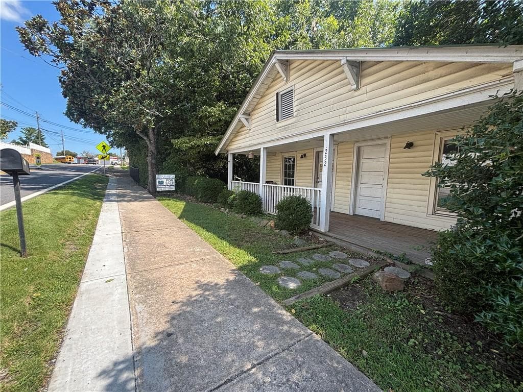 3 bedroom, 2 bathroom, 1,350 sq ft single family residence for sale at 232 Main Street, Dahlonega, GA 30533