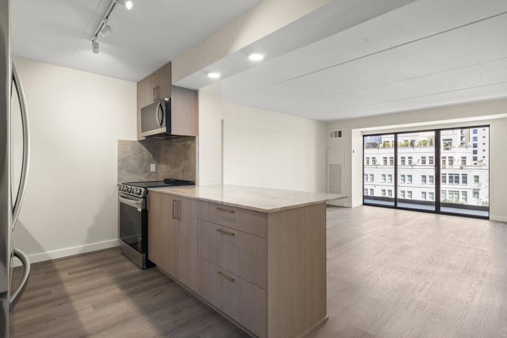 2 bedroom, 2 bathroom, 1,100 sq ft condominium for sale at 2460 Peachtree Road 903, Atlanta, GA 30305