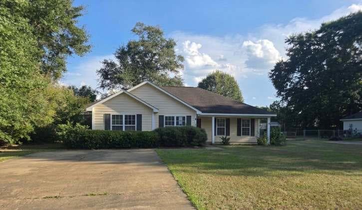 3 bedroom, 2 bathroom, 1,459 sq ft single family residence for sale at 107 Tallulah Lane, Leesburg, GA 31763
