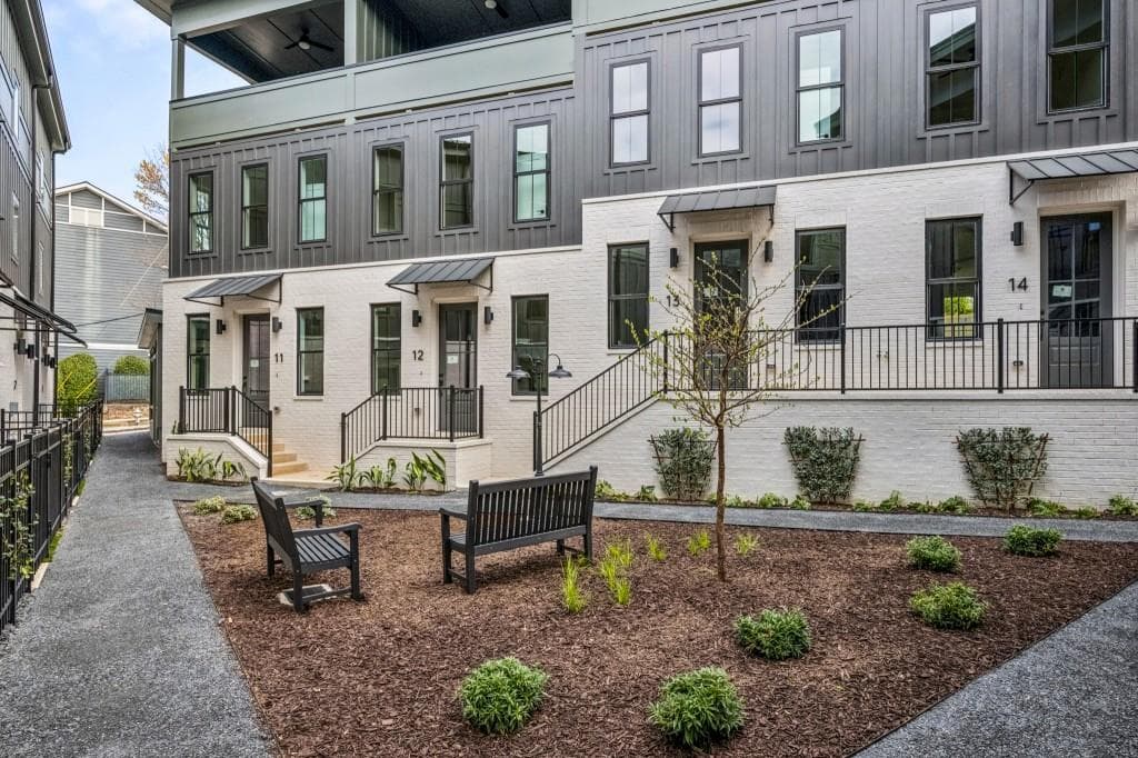 1 bedroom, 2 bathroom, 1,056 sq ft townhouse for sale at 1160 Boulevard 11, Atlanta, GA 30312