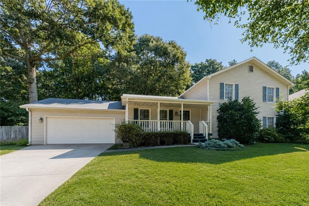 3 bedroom, 3 bathroom, 2,081 sq ft single family residence sold at 919 Gate Post Lane, Lawrenceville, GA 30044
