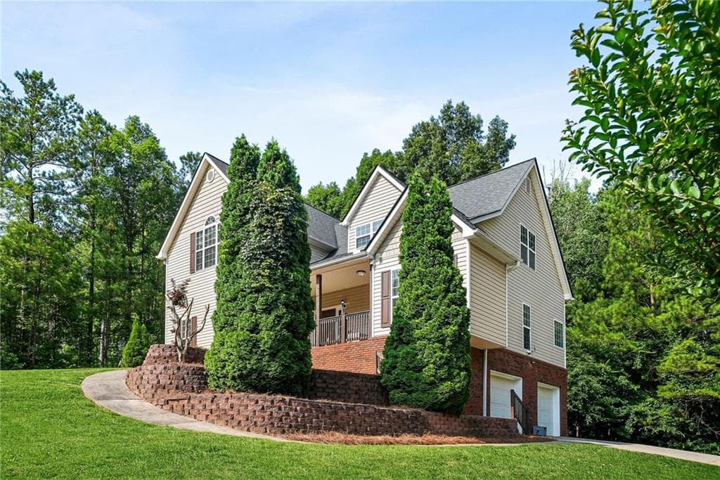 5 bedroom, 5 bathroom, 4,303 sq ft single family residence under contract at 176 Oak Leaf Drive, Carrollton, GA 30116