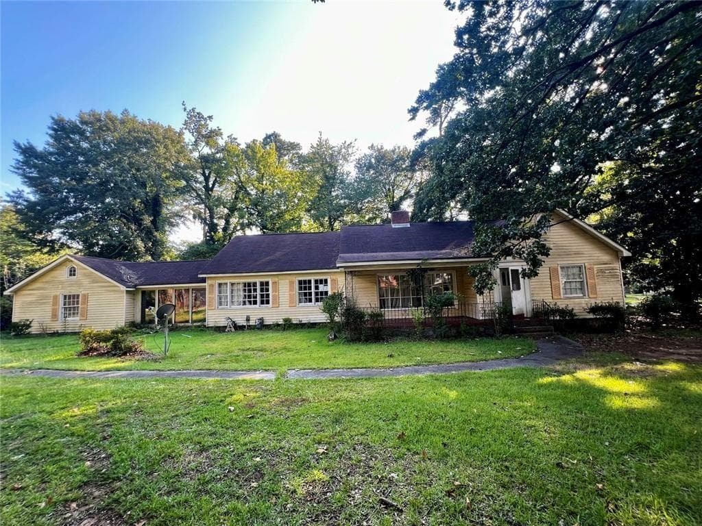 3 bedroom, 2 bathroom, 2,045 sq ft single family residence under contract at 2040 Sandtown Road, Atlanta, GA 30311