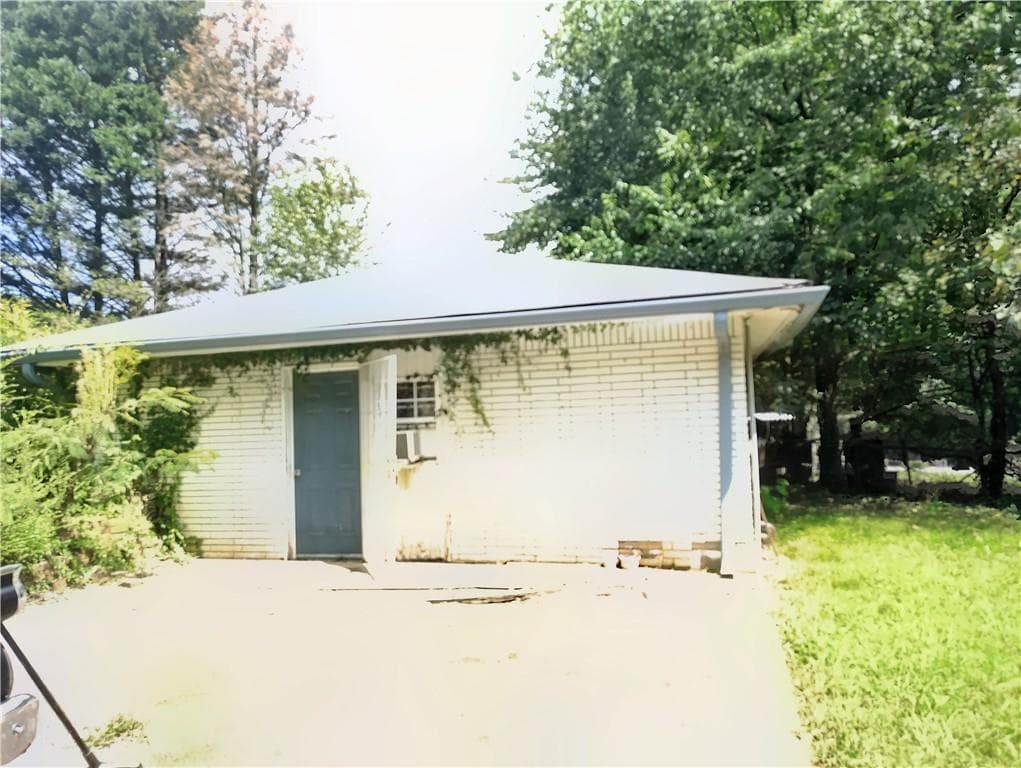 1 bedroom, 1 bathroom, 2,016 sq ft single family residence for sale at 4955 Campbellton Road, Atlanta, GA 30331