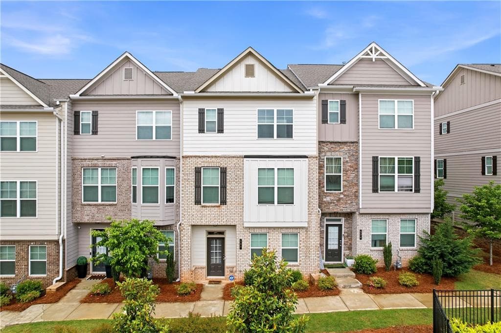 4 bedroom, 4 bathroom, 1,994 sq ft townhouse for sale at 528 Sonata Walk, Marietta, GA 30067