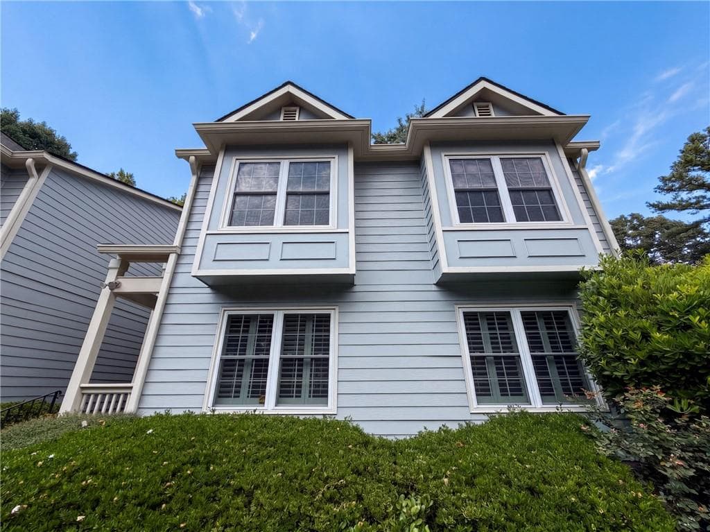 2 bedroom, 2 bathroom, 1,436 sq ft condominium for sale at 18 Springhedge Court, Smyrna, GA 30080