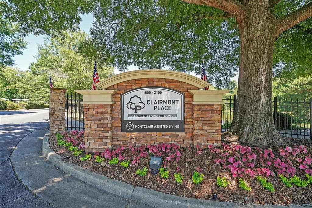 1 bedroom, 1 bathroom, 800 sq ft condominium for sale at 1800 Clairmont Lk A725, Decatur, GA 30033