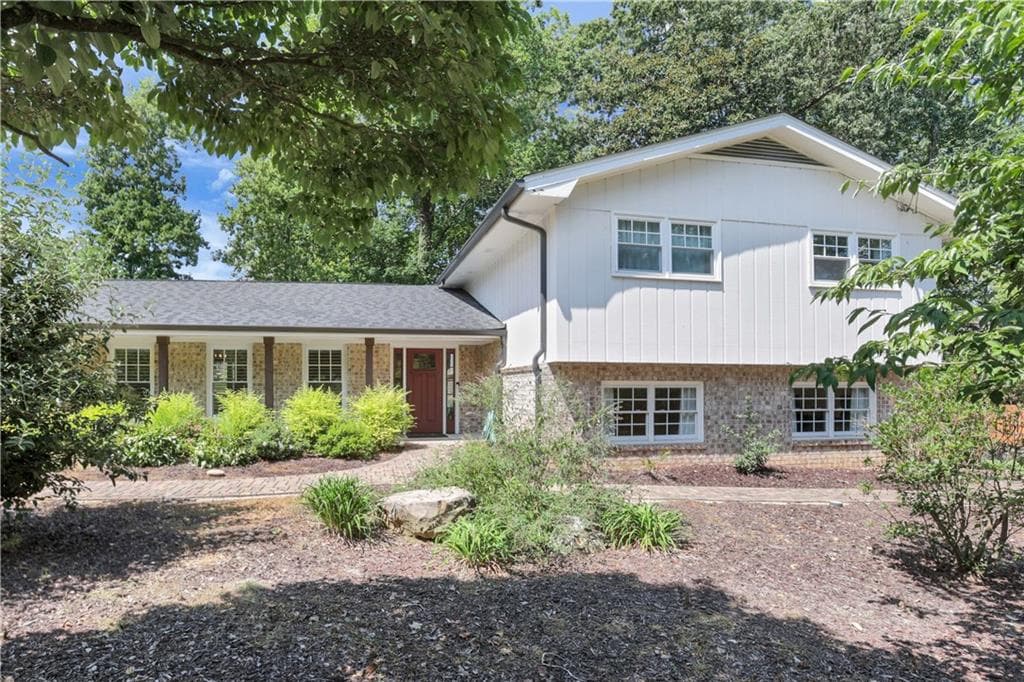 4 bedroom, 4 bathroom, 2,850 sq ft single family residence under contract at 1564 Vernon Way Court, Dunwoody, GA 30338