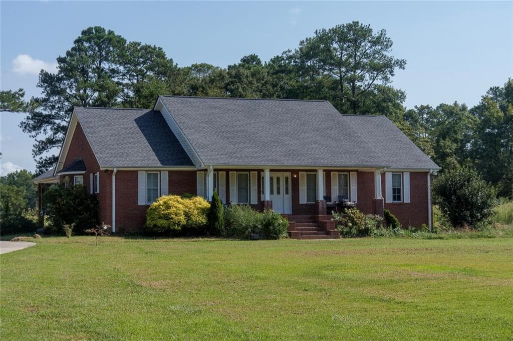 3 bedroom, 3 bathroom, 2,079 sq ft single family residence under contract at 3000 Highway 81, Hampton, GA 30228