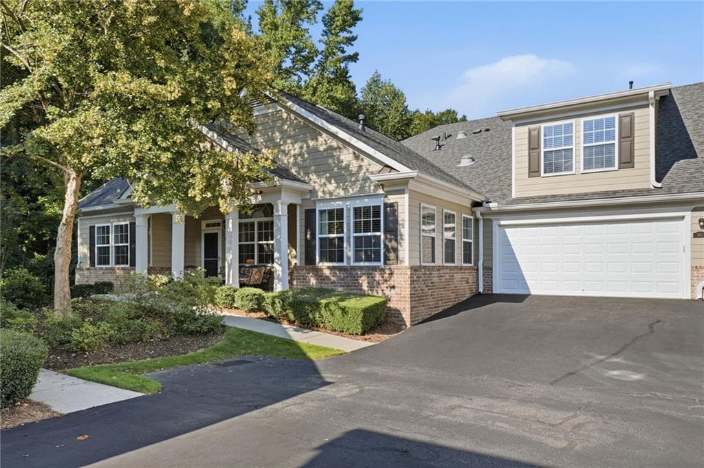 3 bedroom, 3 bathroom, 2,337 sq ft condominium for sale at 2617 Grapevine Circle 601, Cumming, GA 30041