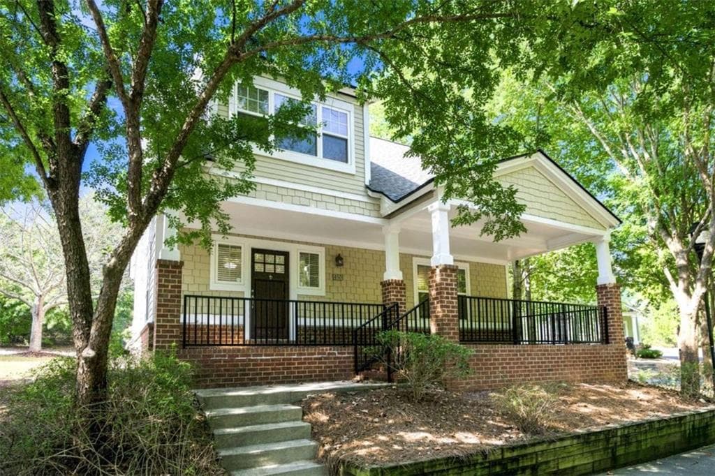4 bedroom, 4 bathroom, 1,910 sq ft condominium under contract at 1035 Barnett Shoals Road 450, Athens, GA 30605