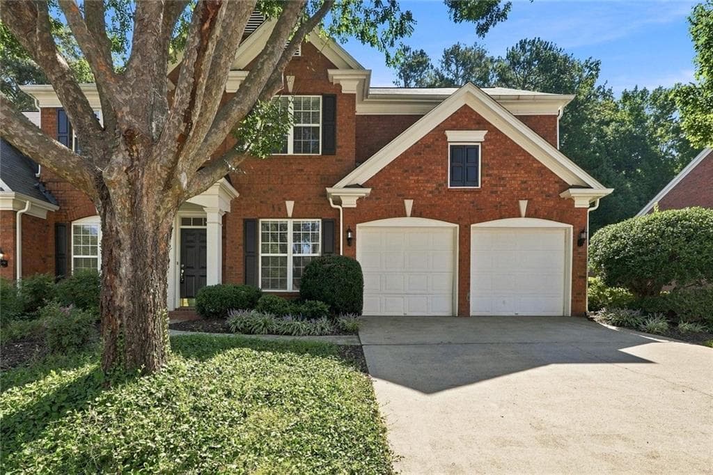 3 bedroom, 3 bathroom, 3,136 sq ft townhouse under contract at 10 Hemingbrough Way, Johns Creek, GA 30022