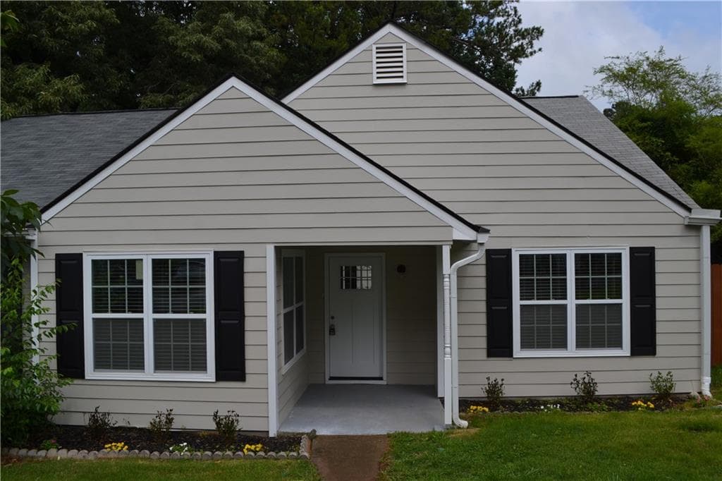 2 bedroom, 2 bathroom, 1,124 sq ft townhouse for sale at 5134 Hill Farm Drive, Woodstock, GA 30188