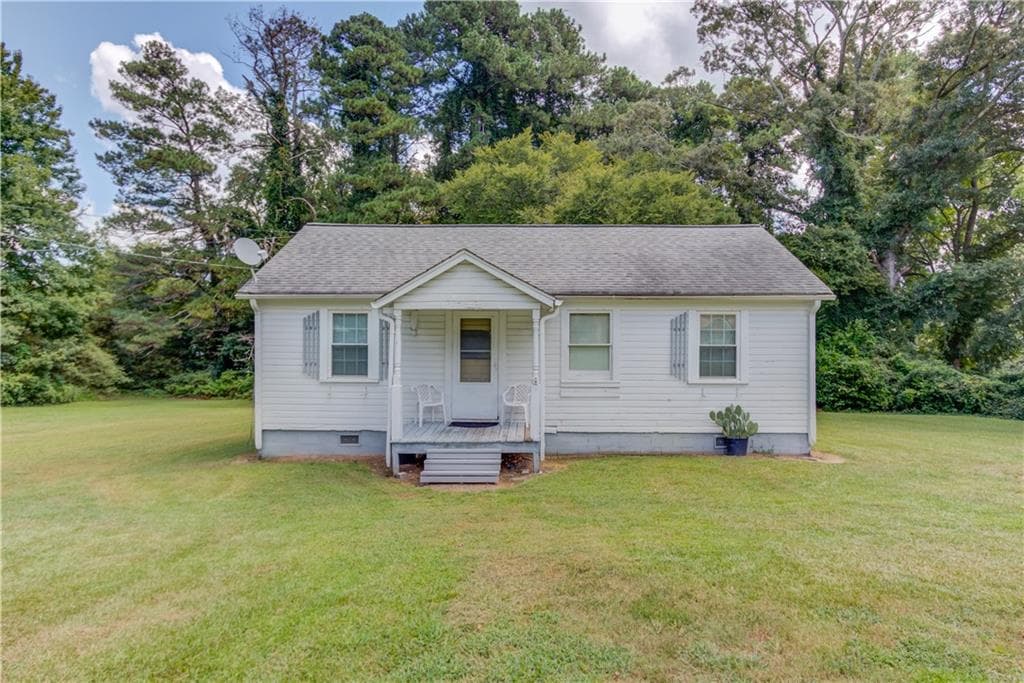 2 bedroom, 1 bathroom, 984 sq ft single family residence for sale at 2854 Centerville Highway, Snellville, GA 30078