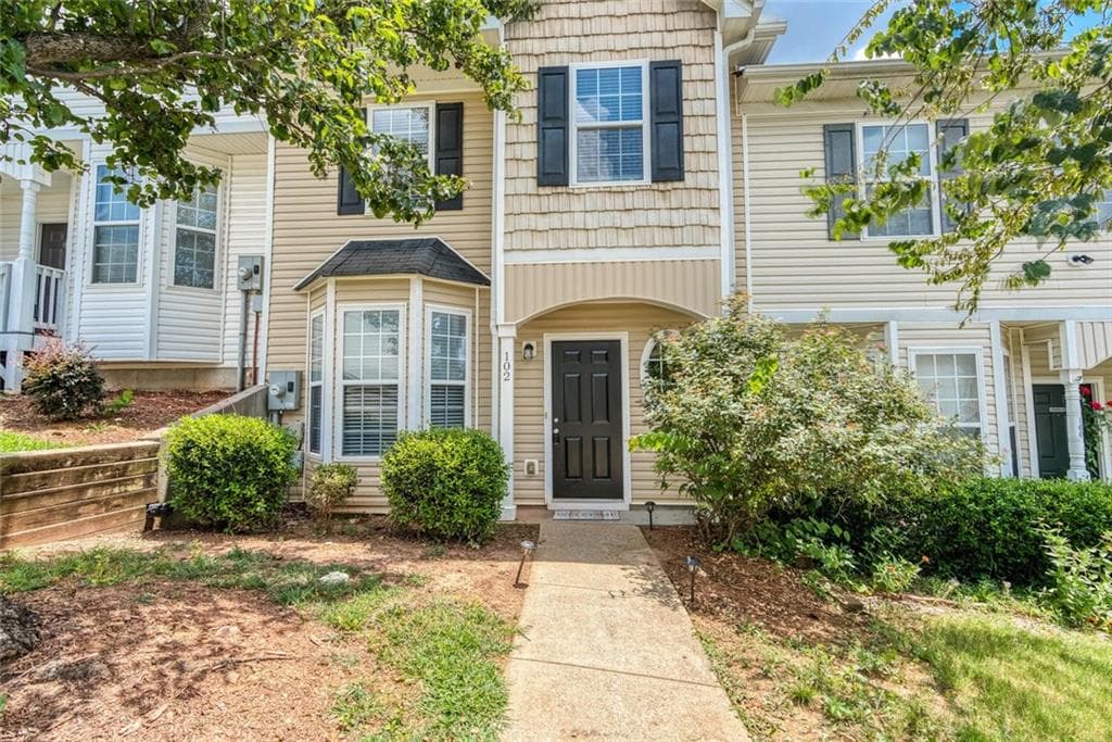 2 bedroom, 2 bathroom, 1,403 sq ft townhouse for rent at 102 Timber Ridge Drive, Cartersville, GA 30121 for $1,600 a month