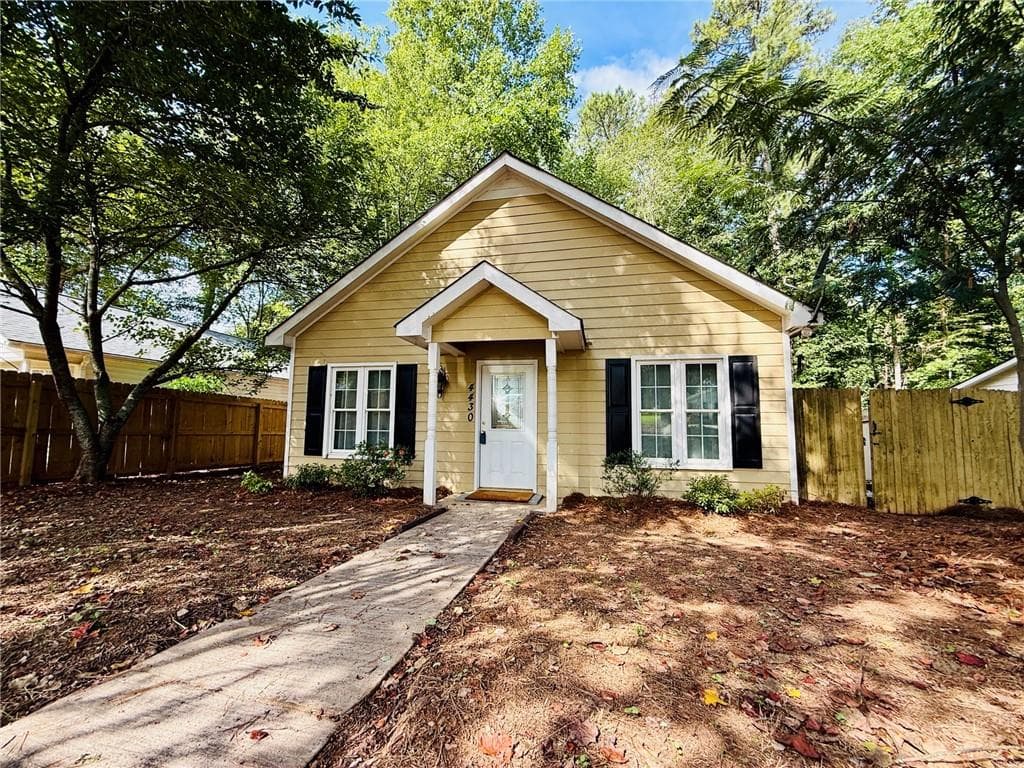 2 bedroom, 2 bathroom, 918 sq ft single family residence under contract at 4430 Bonneville Drive, Cumming, GA 30041