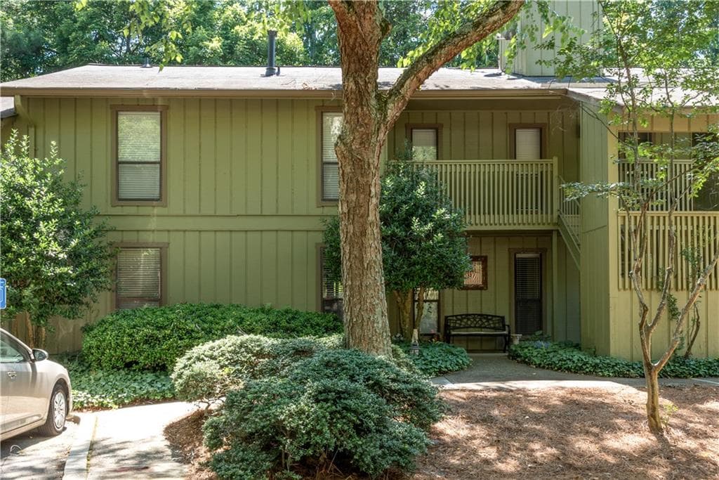 2 bedroom, 2 bathroom, 1,314 sq ft condominium for sale at 605 Dunbar Drive 605, Atlanta, GA 30338