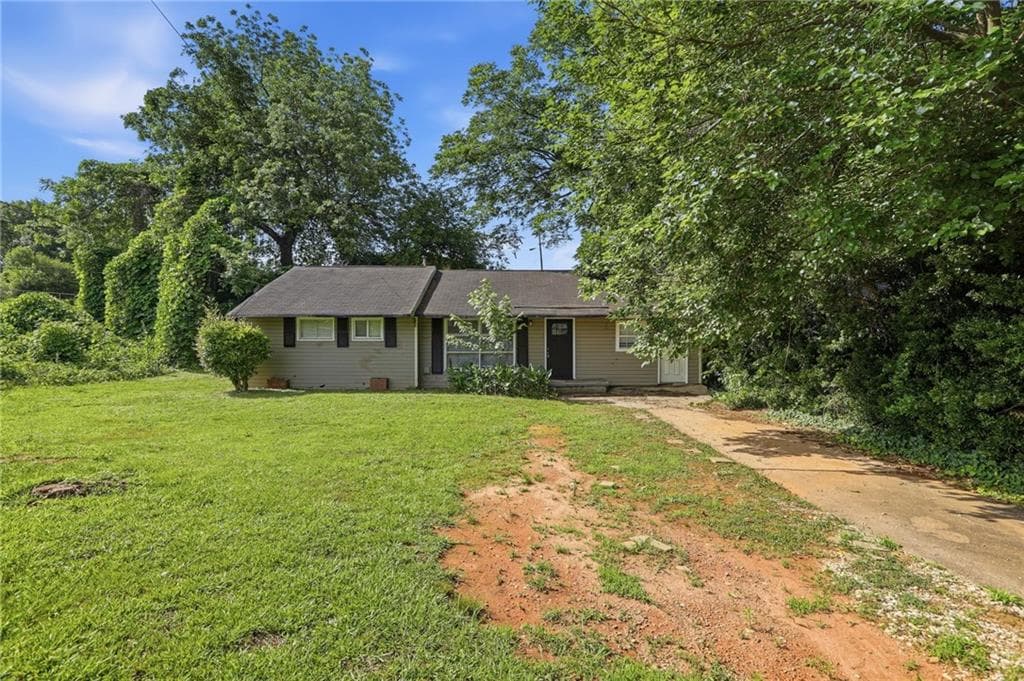 2 bedroom, 2 bathroom, 1,236 sq ft single family residence for sale at 2723 Ellen Way, Decatur, GA 30032