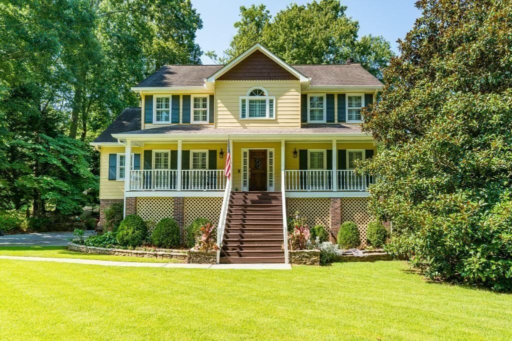 3 bedroom, 3 bathroom, 2,896 sq ft single family residence under contract at 2133 Bayford Court, Marietta, GA 30064