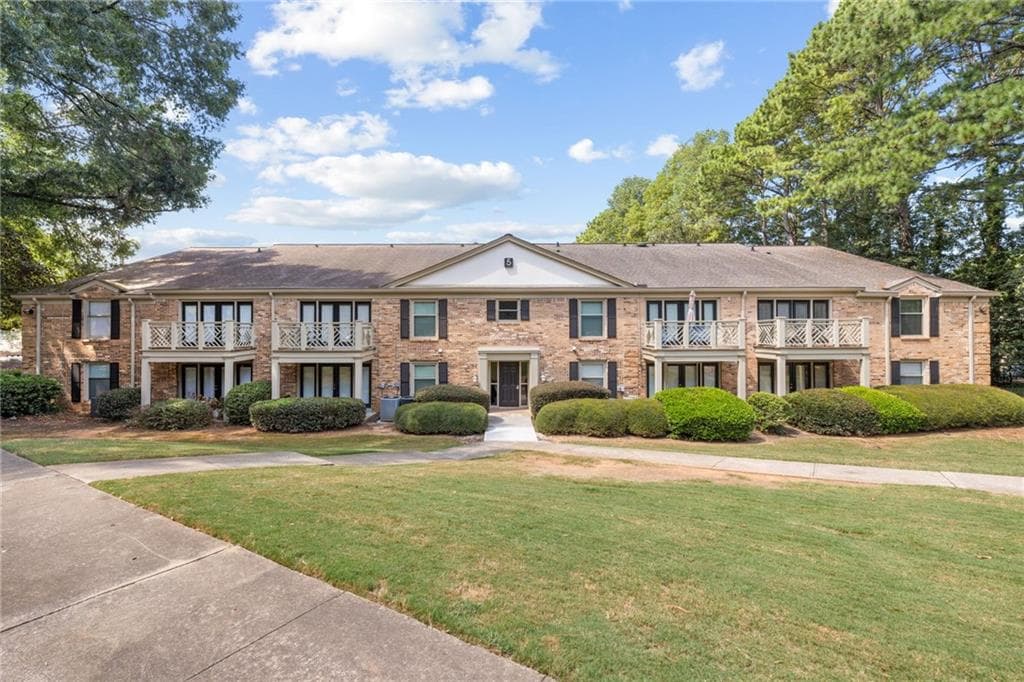 2 bedroom, 1 bathroom, 1,036 sq ft condominium for sale at 3650 Ashford Dunwoody Road 502, Atlanta, GA 30319