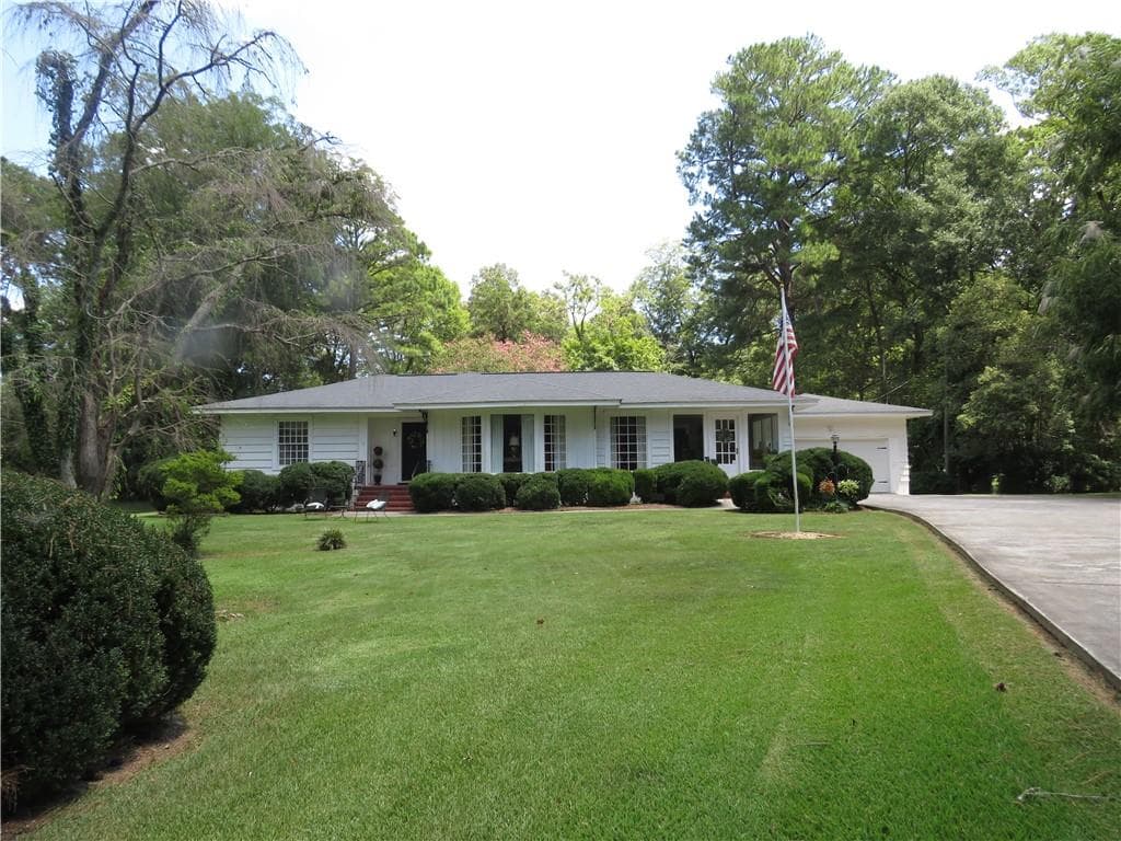 3 bedroom, 3 bathroom, 2,793 sq ft single family residence for sale at 440 N Cave Spring Street, Cedartown, GA 30125