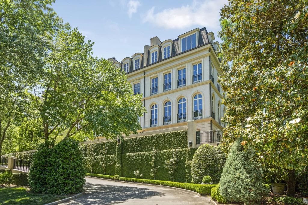 7,152 sq ft townhouse for sale at 2288 Peachtree Road 13, Atlanta, GA 30309