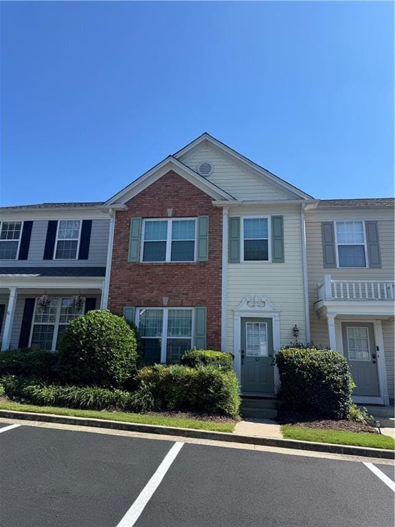 2 bedroom, 3 bathroom, 1,218 sq ft townhouse for sale at 10900 Wittenridge Drive I2, Alpharetta, GA 30022