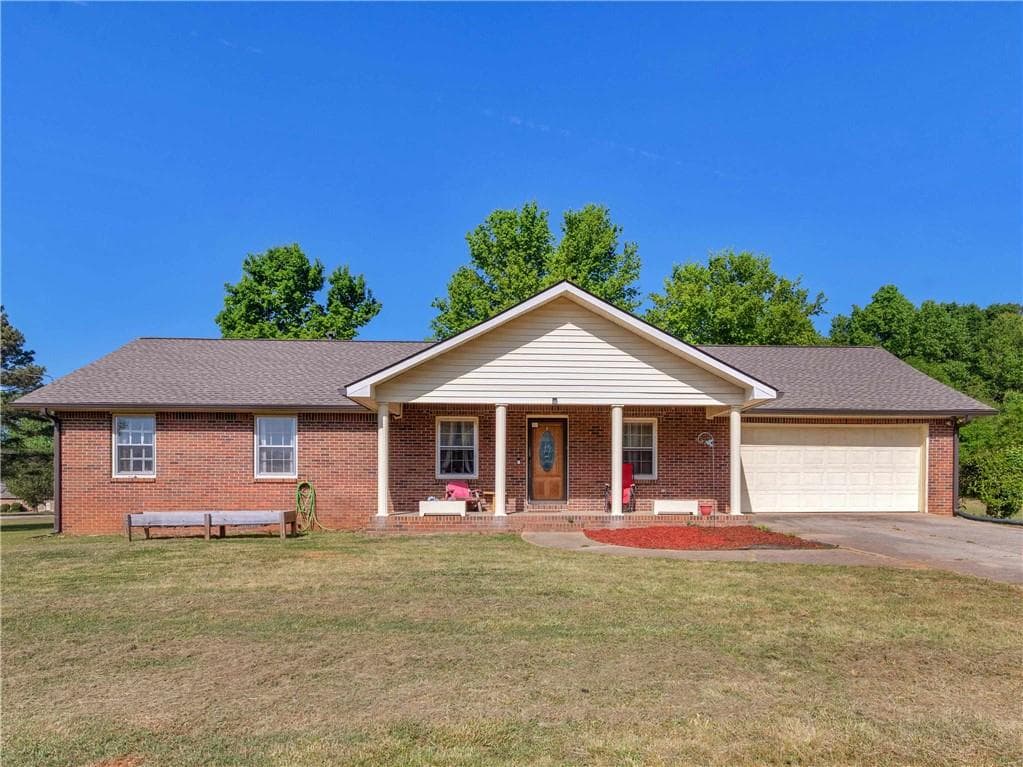 3 bedroom, 2 bathroom, 1,548 sq ft single family residence for sale at 121 Rosser Road, Mcdonough, GA 30252