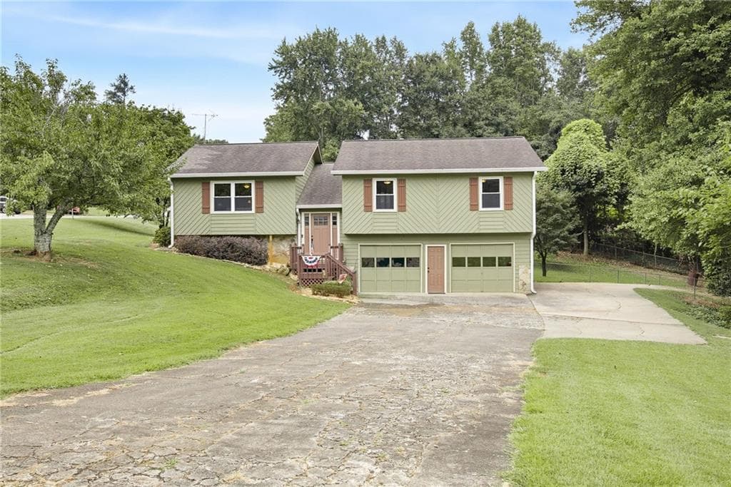 3 bedroom, 2 bathroom, 1,616 sq ft single family residence under contract at 1090 Hickory Road, Canton, GA 30115