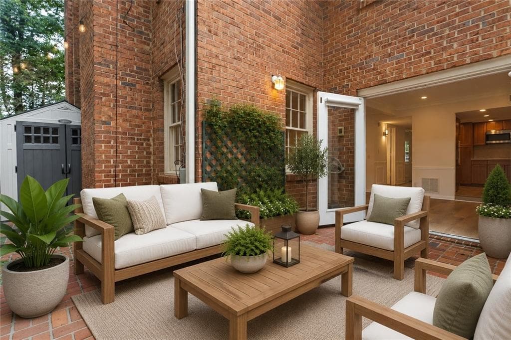 3 bedroom, 3 bathroom, 2,328 sq ft townhouse for sale at 4101 Dunwoody Club Drive 31, Atlanta, GA 30350