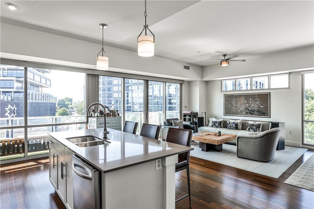 2 bedroom, 2 bathroom, 1,450 sq ft condominium for sale at 1100 Howell Mill Road 614, Atlanta, GA 30318