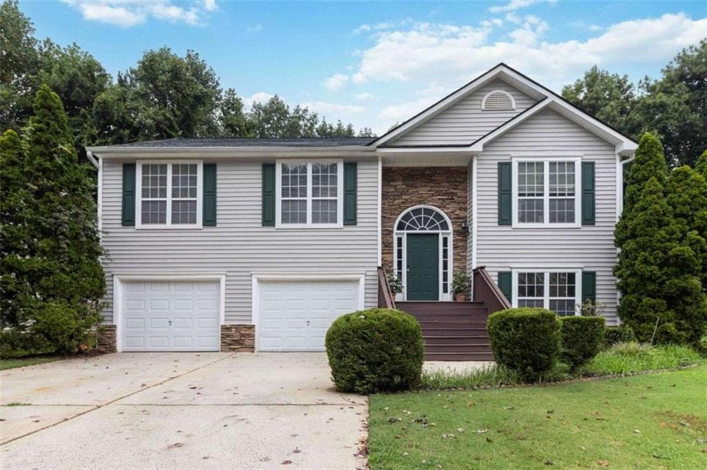 4 bedroom, 3 bathroom, 2,560 sq ft single family residence for sale at 1970 Ridgestone Run, Marietta, GA 30008