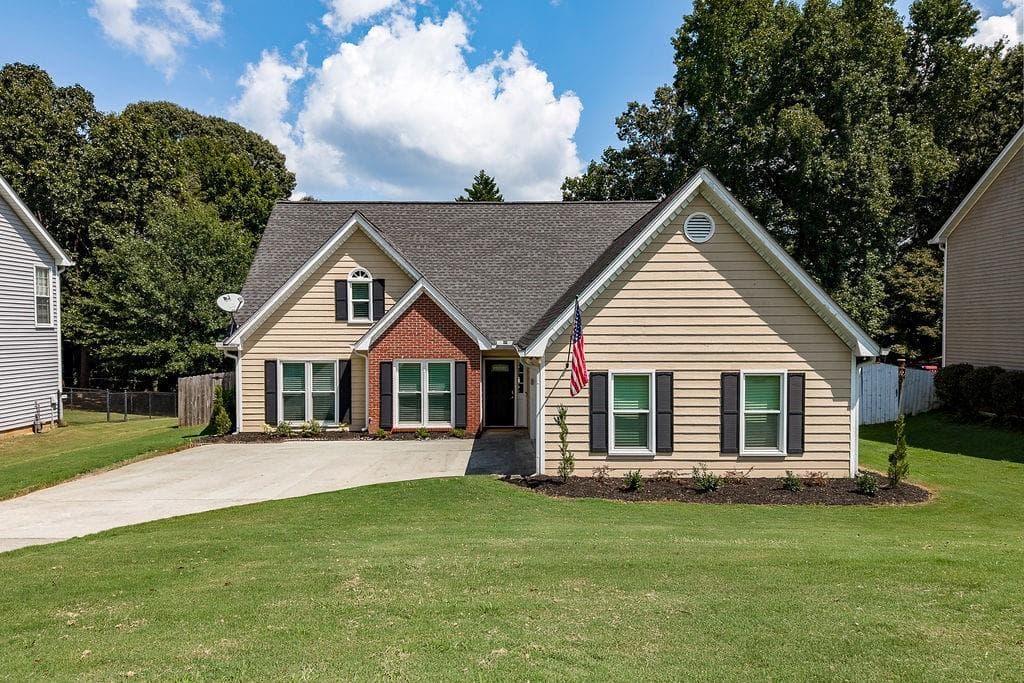 4 bedroom, 3 bathroom, 2,001 sq ft single family residence for sale at 5685 Sugar Crossing Drive, Sugar Hill, GA 30518