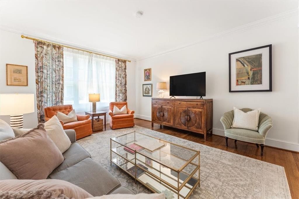 1 bedroom, 1 bathroom, 756 sq ft condominium under contract at 28 Collier Road 7, Atlanta, GA 30309