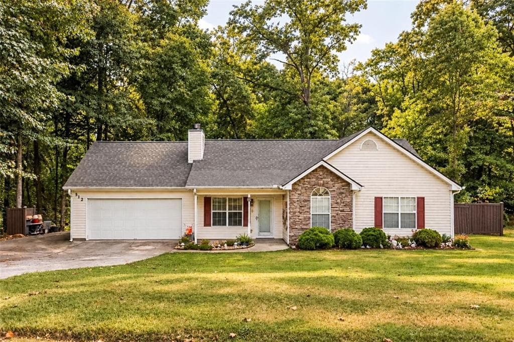 3 bedroom, 2 bathroom, 1,581 sq ft single family residence for sale at 512 Lindsey Way, Social Circle, GA 30025